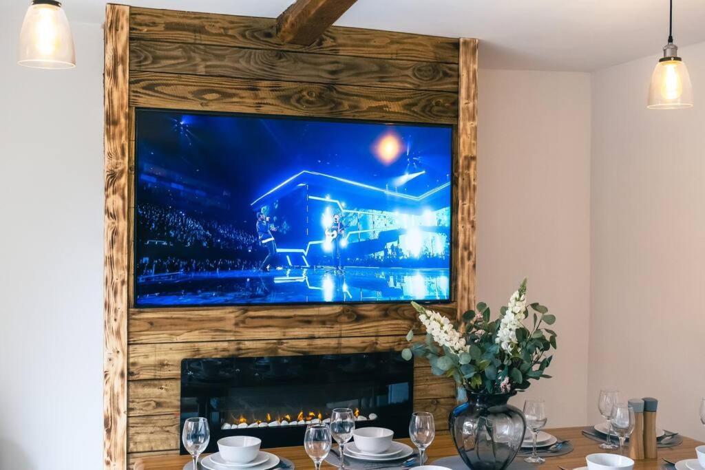 4 Bedroom - Sleep 9 Home In Cheadle Staffordshire - Alton Towers Polar Express Dimmingsdale Peak District Trentham Gardens Water World ภายนอก รูปภาพ