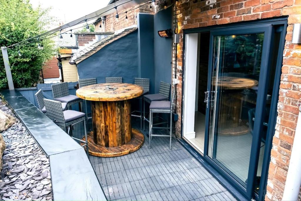4 Bedroom - Sleep 9 Home In Cheadle Staffordshire - Alton Towers Polar Express Dimmingsdale Peak District Trentham Gardens Water World ภายนอก รูปภาพ