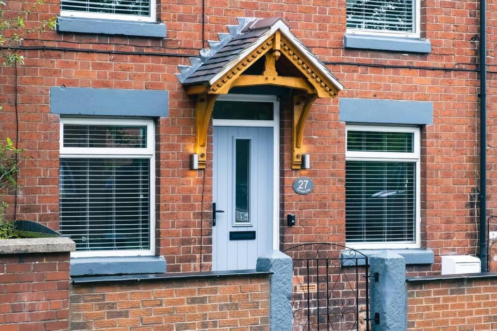 4 Bedroom - Sleep 9 Home In Cheadle Staffordshire - Alton Towers Polar Express Dimmingsdale Peak District Trentham Gardens Water World ภายนอก รูปภาพ