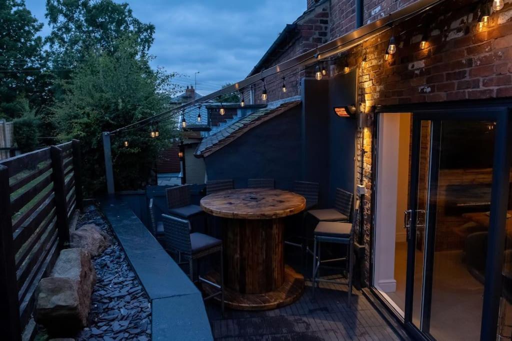 4 Bedroom - Sleep 9 Home In Cheadle Staffordshire - Alton Towers Polar Express Dimmingsdale Peak District Trentham Gardens Water World ภายนอก รูปภาพ